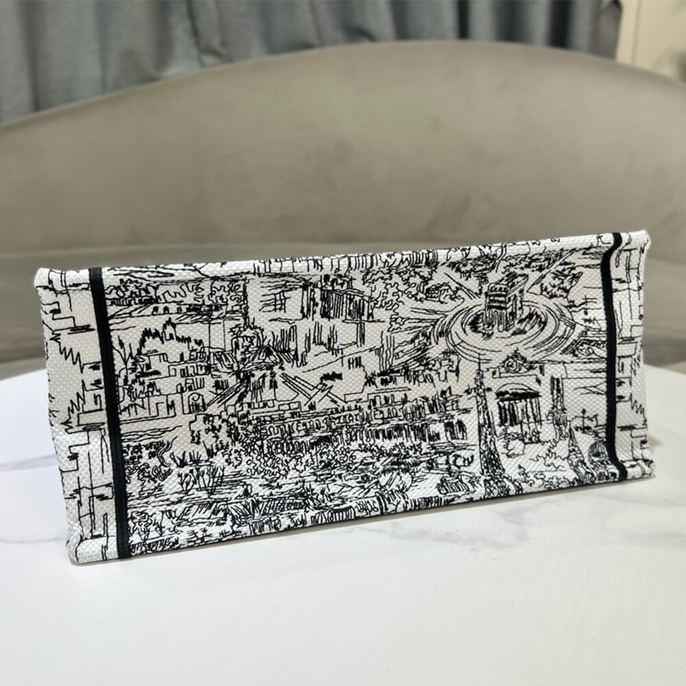 medium D*or book tote