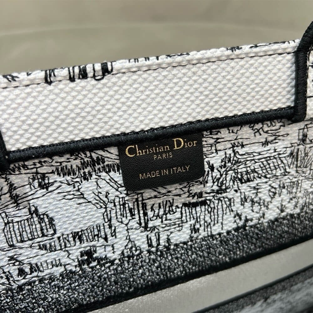 medium D*or book tote