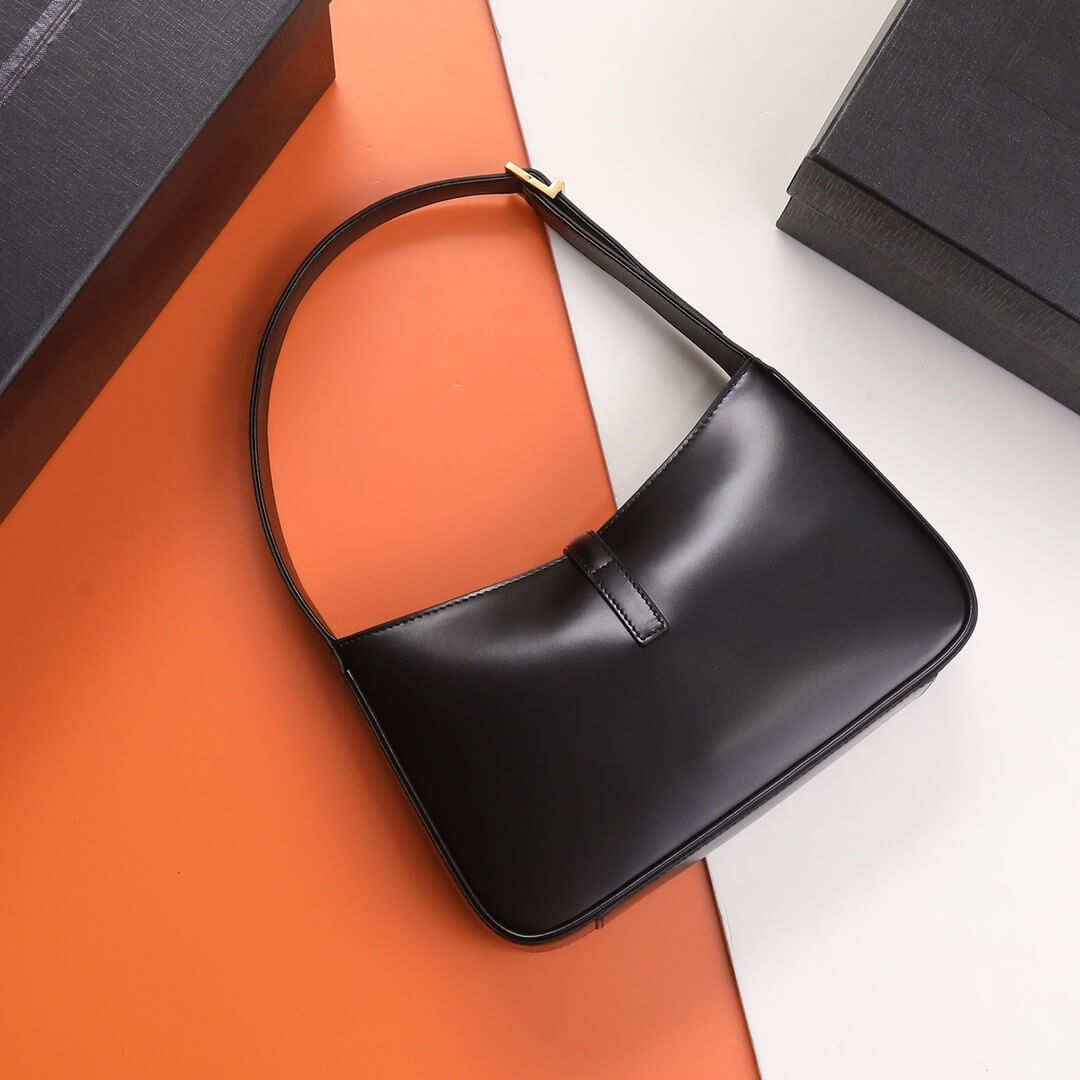 YSL LE 5 À 7 bag in smooth leather