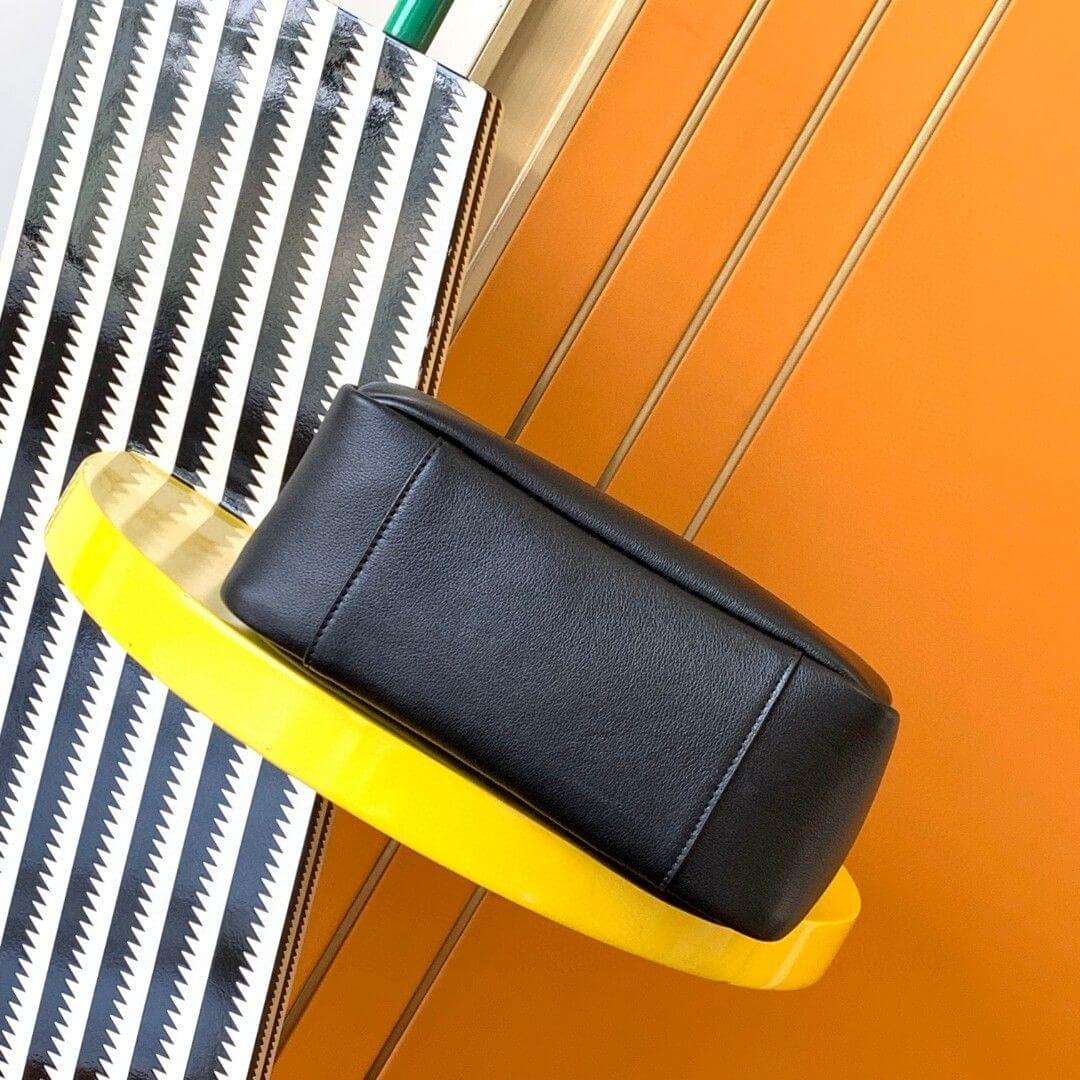 ysl le 5 À 7 S*pple small in grained leather