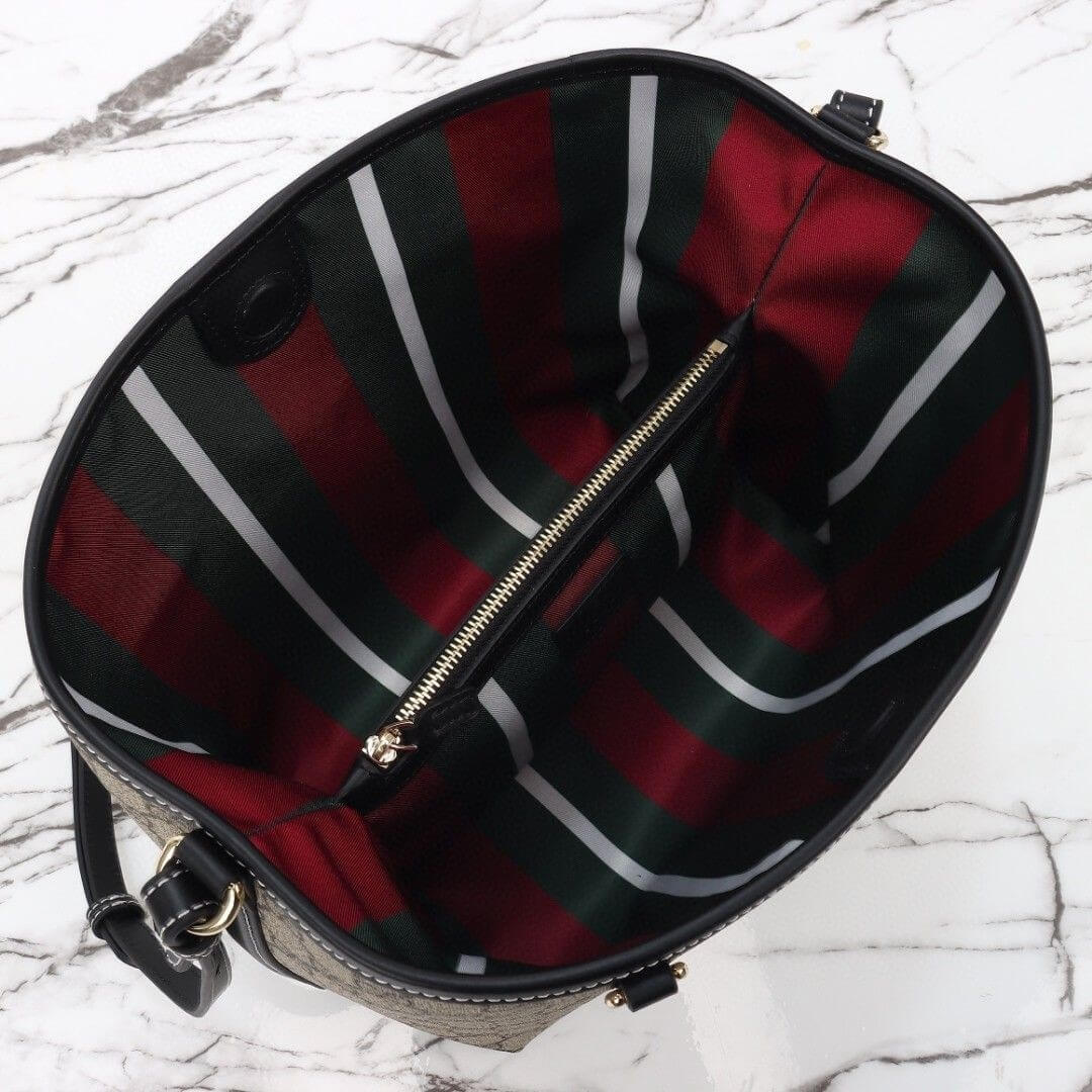 GG Emblem small shoulder bag